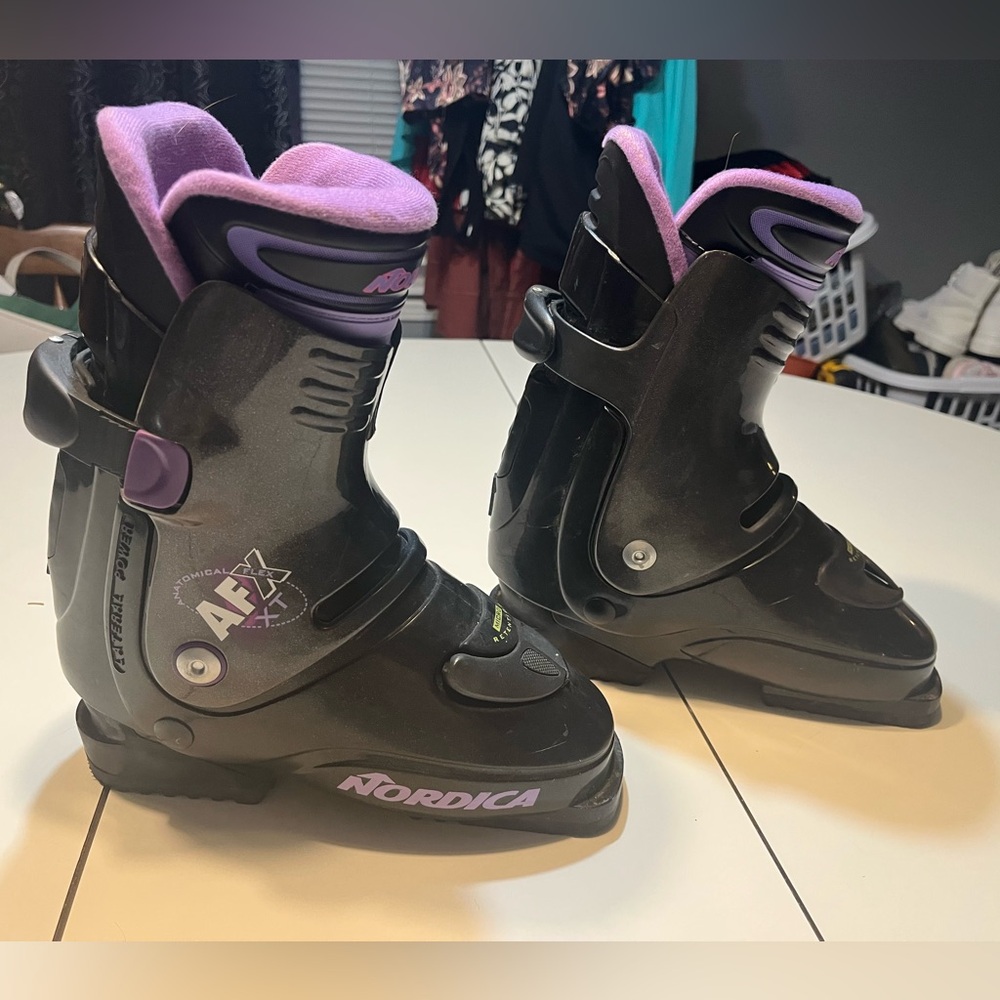 Nordica AFX40 Micro Retention Downhill Ski Boots Size 22.5 23.5 youth 4.5-5.5